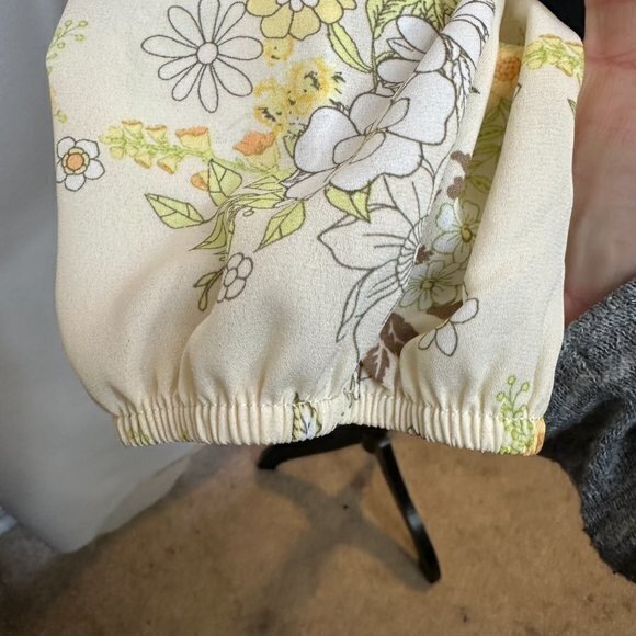 Madden NYC Junior's Cropped Back Tie Top with Long Blouson Sleeves - Picture 4 of 7